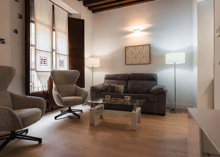 Tuanfitrion Zafiro Elvira Centre Appartement