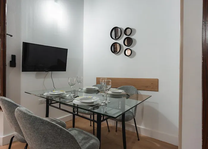 Tuanfitrion Zafiro Elvira Centre Appartement *